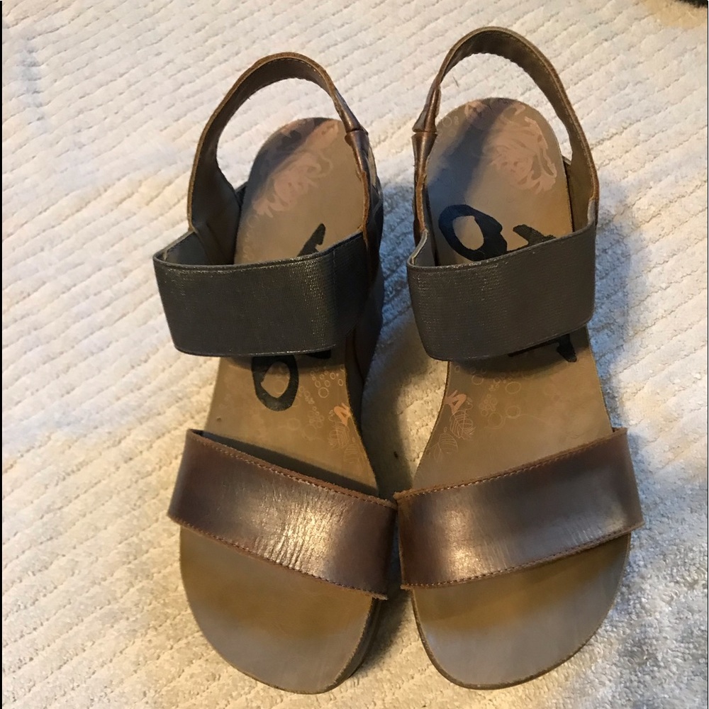 BUSHNELL IN PEWTER WEDGE SANDALS OTBT